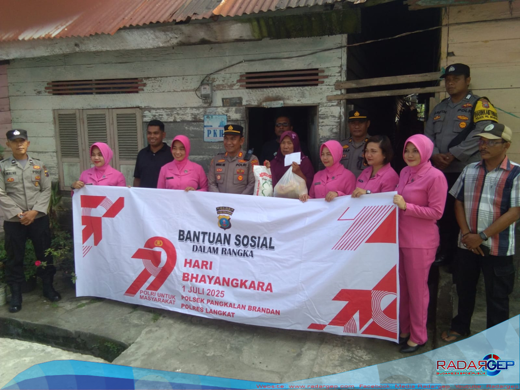 Sambut HUT Bhayangkara ke-79, Polsek Pangkalan Berandan Tebar Kepedulian Lewat Bantuan Sosial